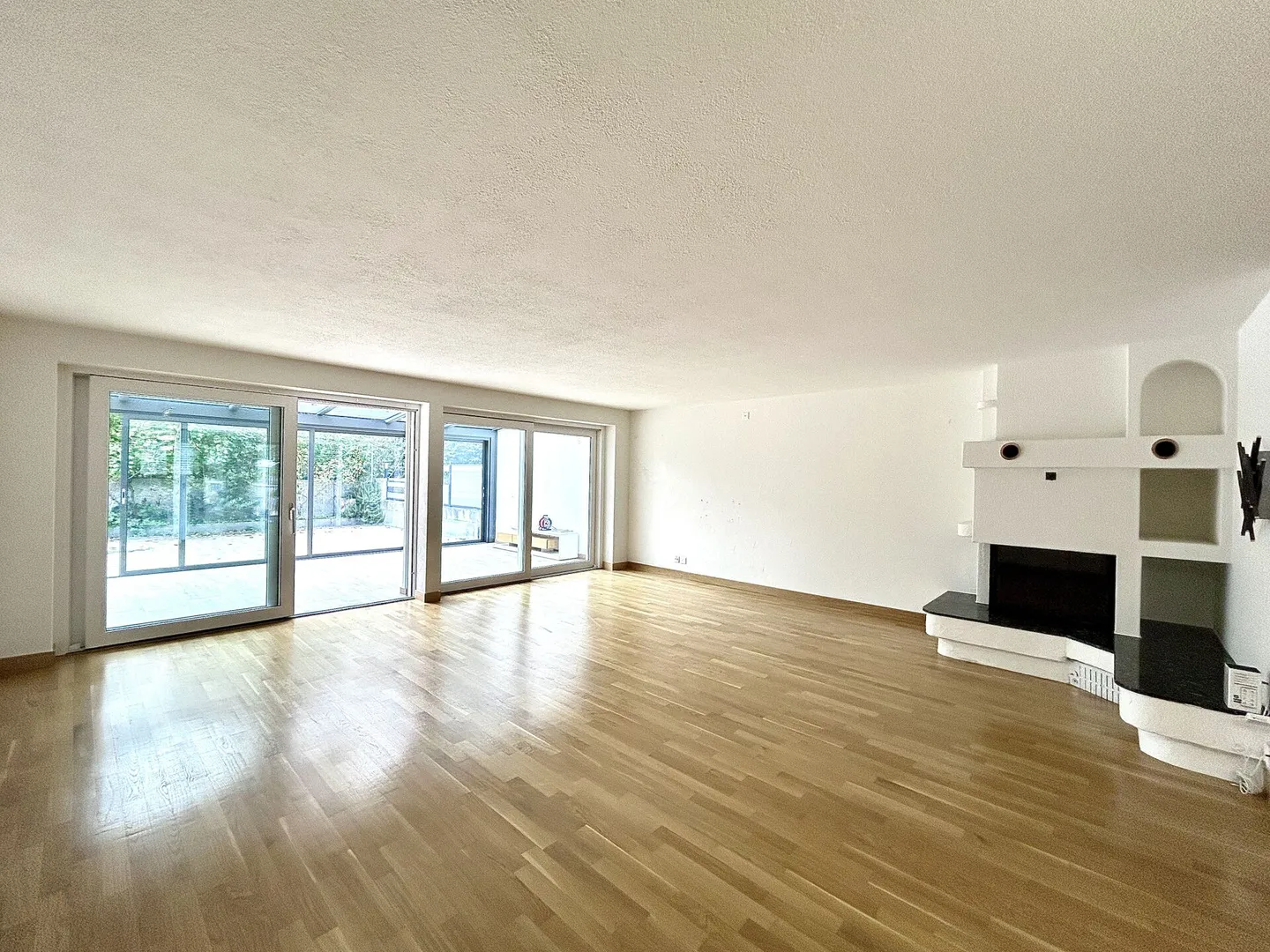 Vivere con stile in un ambiente tranquillo! Casa a schiera di 6,5 stanze modernizzata - Foto 6 di 20
