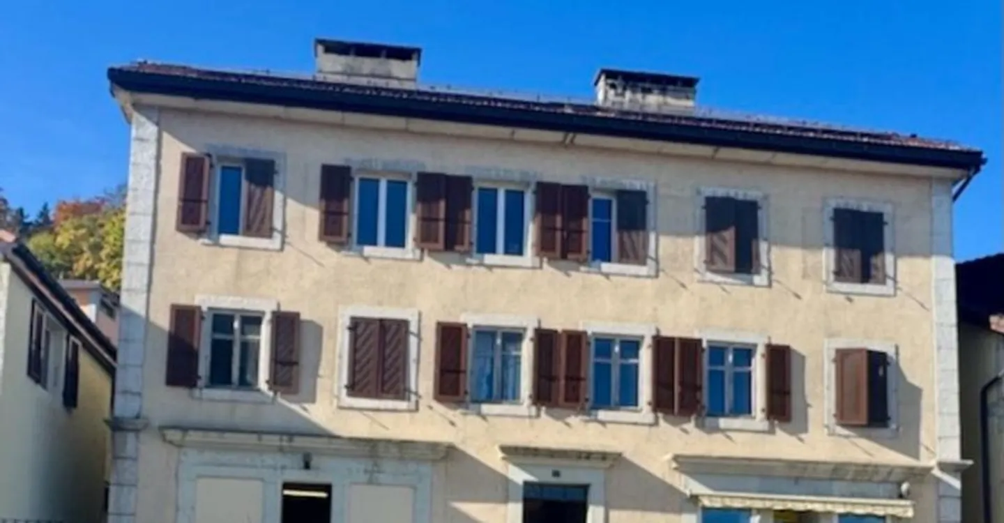 En exclusivité - Immeuble mixte au coeur des Ponts-de-Martel - Foto 2 di 8