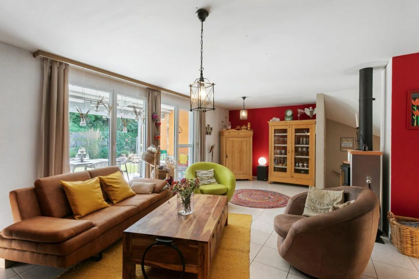 Attraktives Einfamilienhaus an zentraler Lage mit herrlichem Garten - Foto 4 von 14