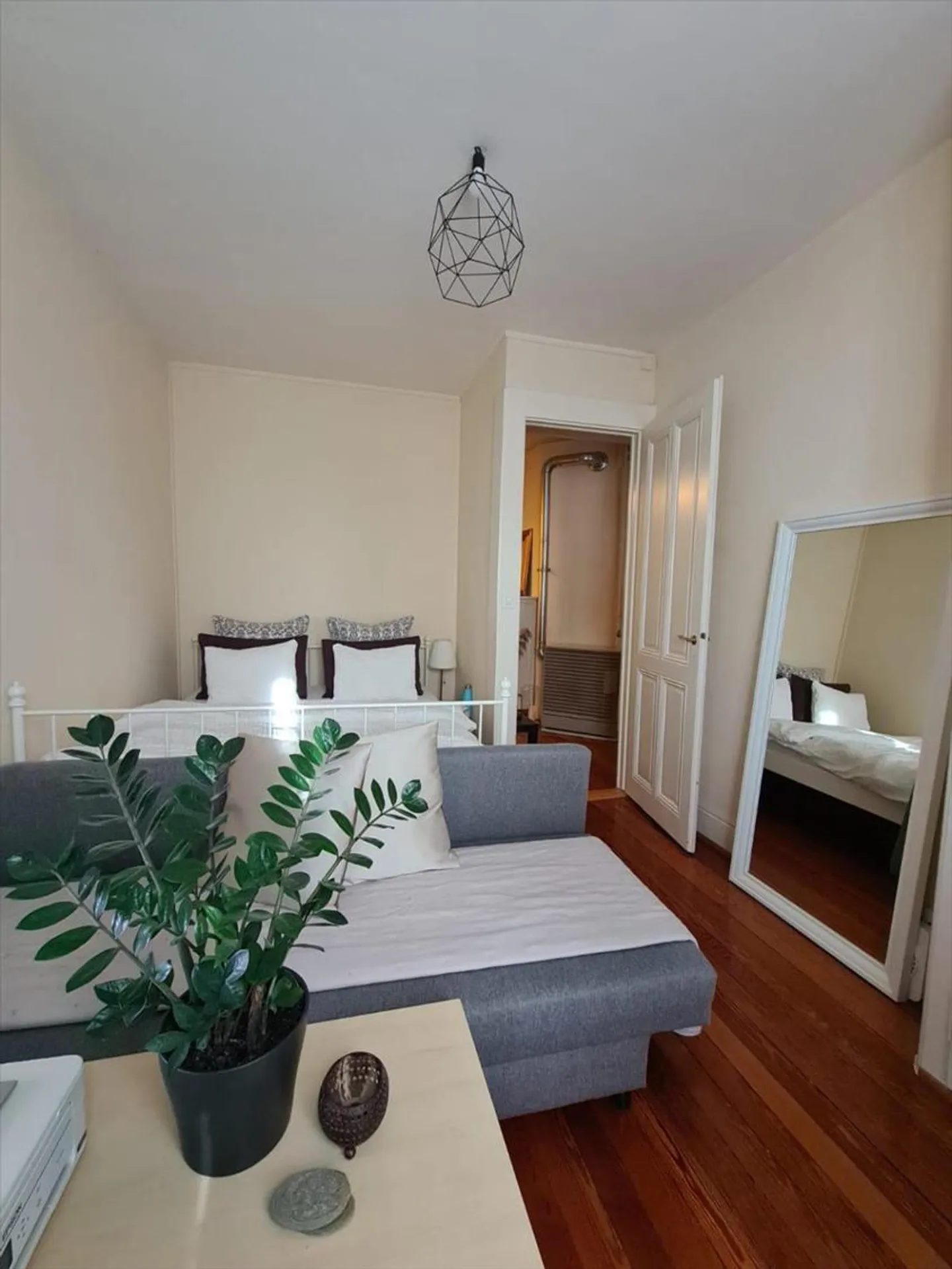 2.5-room apartment located in Plainpalais - Photo 1 of 5