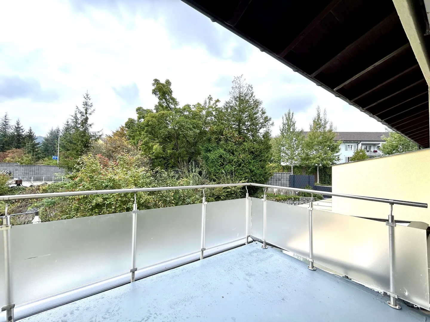 Vivere con stile in un ambiente tranquillo! Casa a schiera di 6,5 stanze modernizzata - Foto 20 di 20