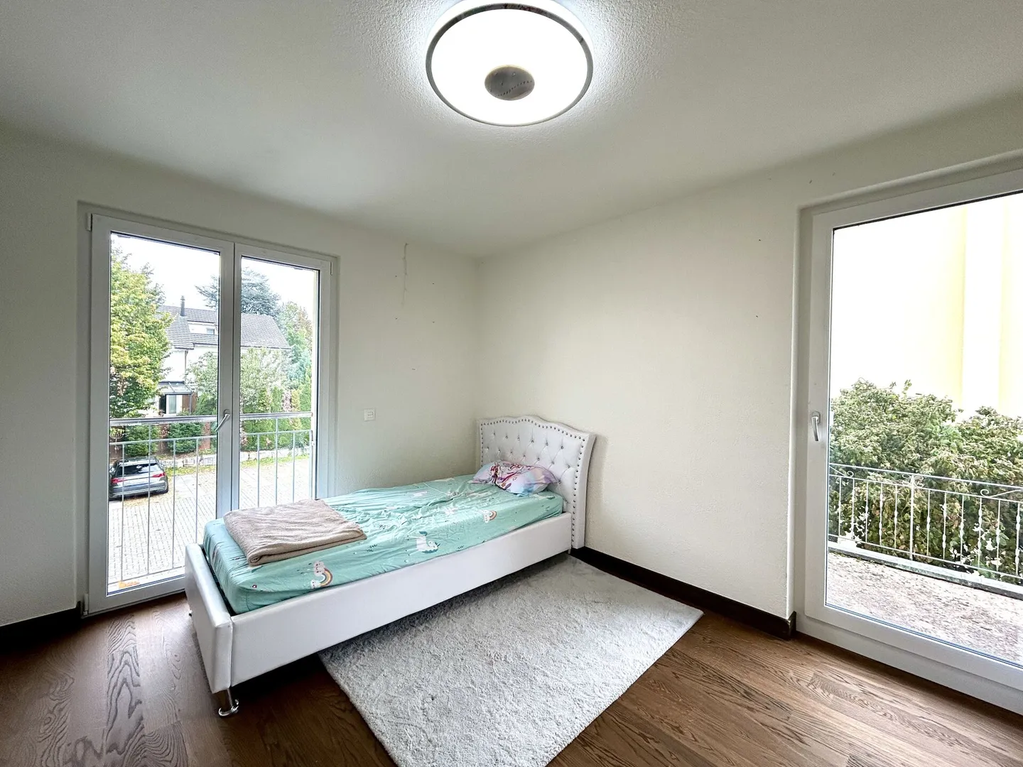 Vivere con stile in un ambiente tranquillo! Casa a schiera di 6,5 stanze modernizzata - Foto 11 di 20