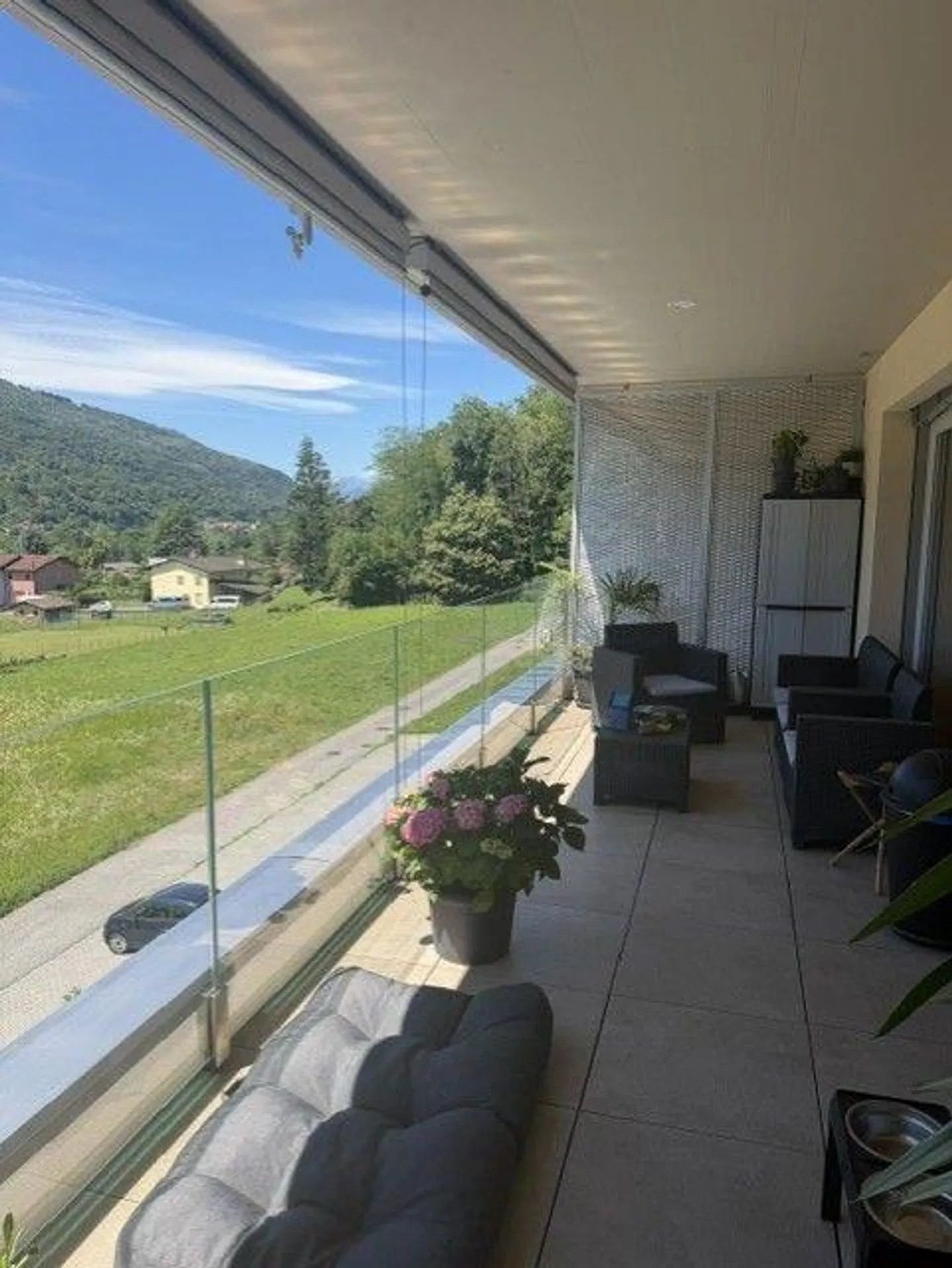 Appartamento spazioso nel verde - Foto 2 di 14