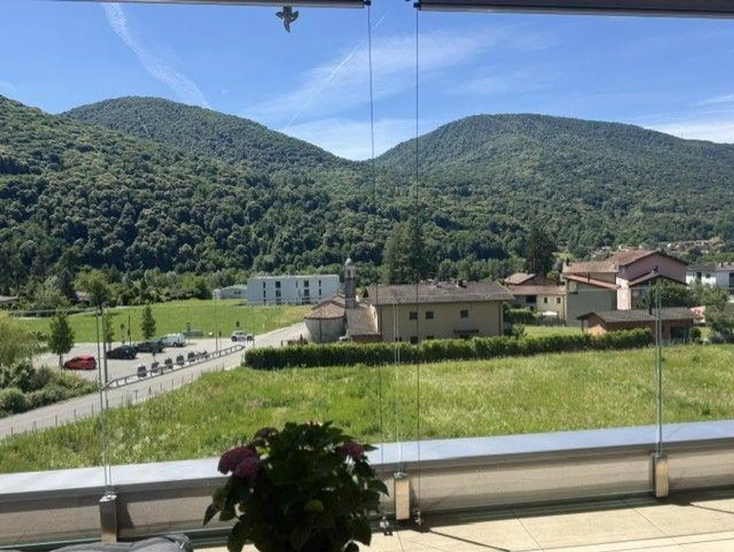 Appartamento spazioso nel verde - Foto 3 di 14