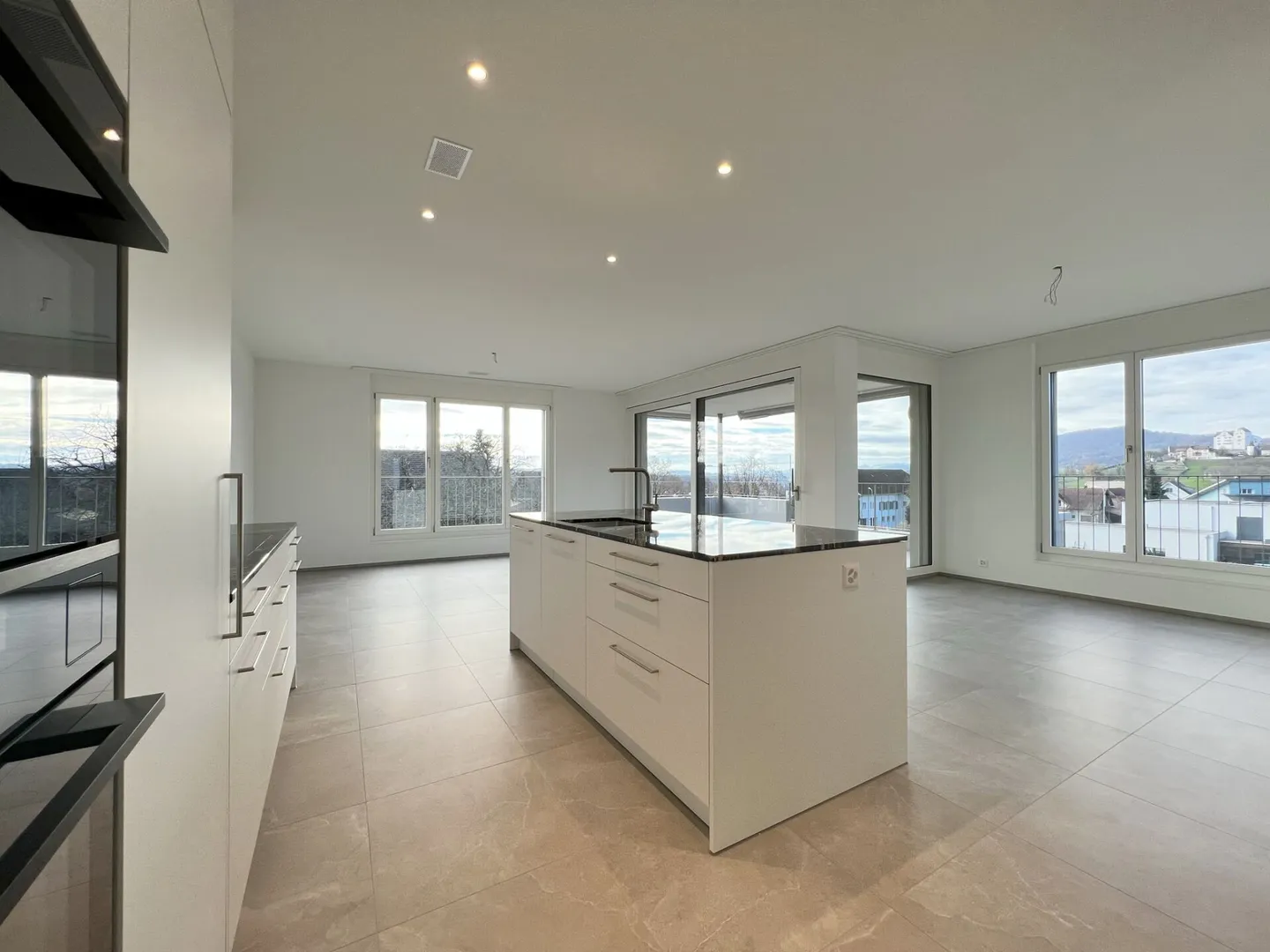 À louer appartement exclusif de 4,5 pièces avec vue sur le château de Wildegg - Photo 1 sur 18