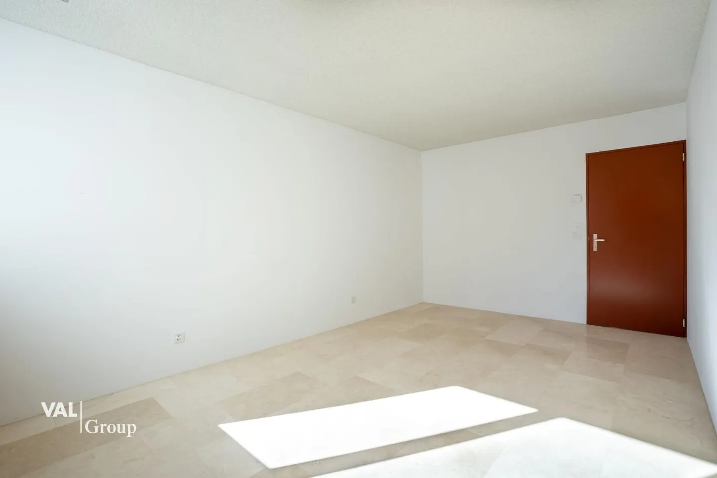 Vivere modernamente in una posizione privilegiata - Foto 7 di 13
