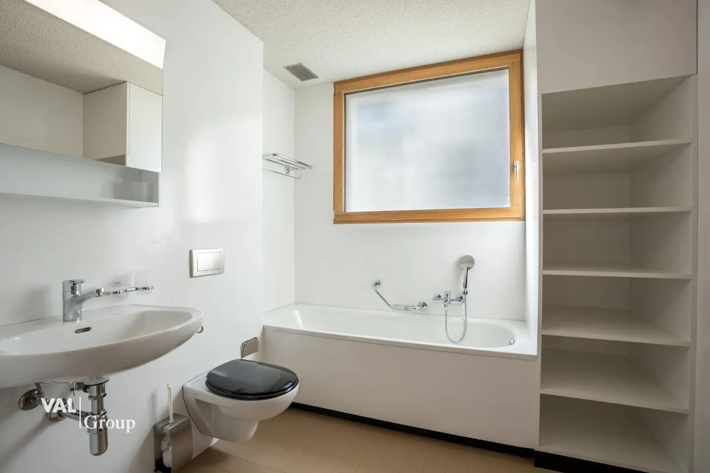 Vivere modernamente in una posizione privilegiata - Foto 9 di 13