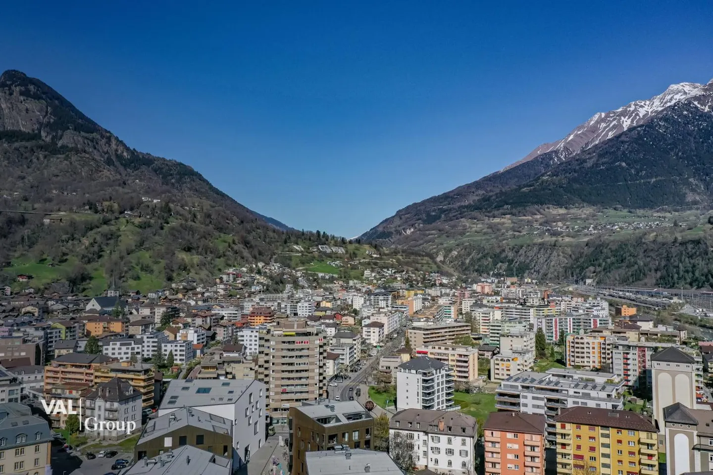 Vivere modernamente in una posizione privilegiata - Foto 13 di 13