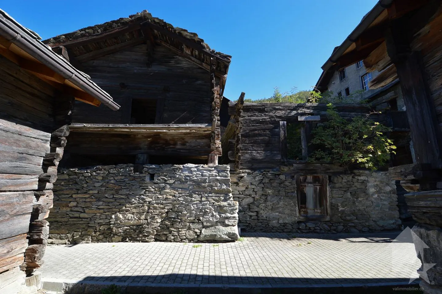 Charmantes Chalet mit Renovierungsprojekt - Foto 3 von 12