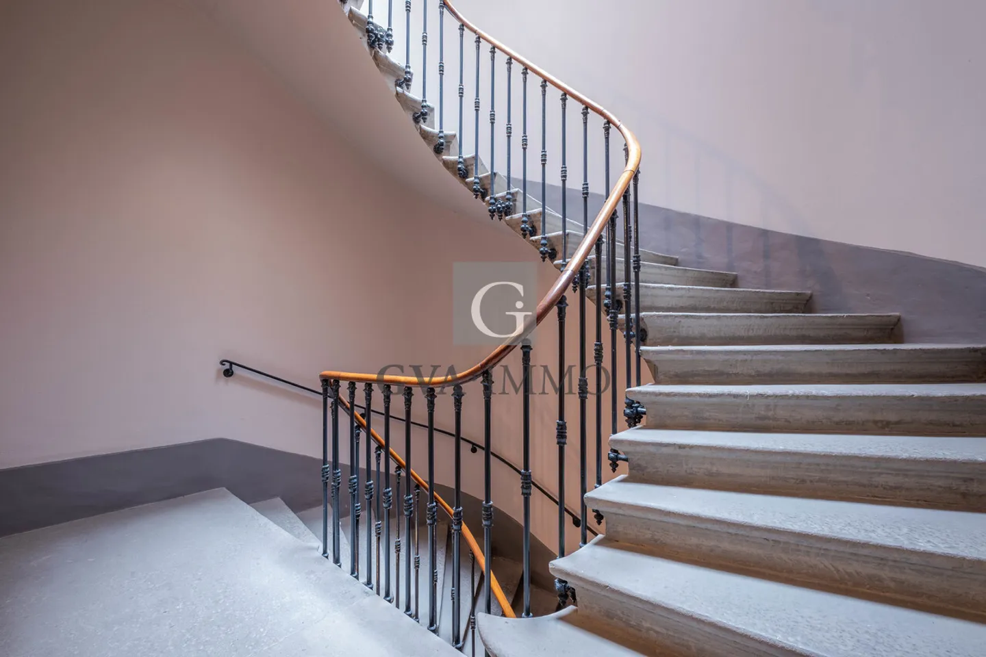 Magnificent mansion in the Russian Church district - Photo 7 of 7