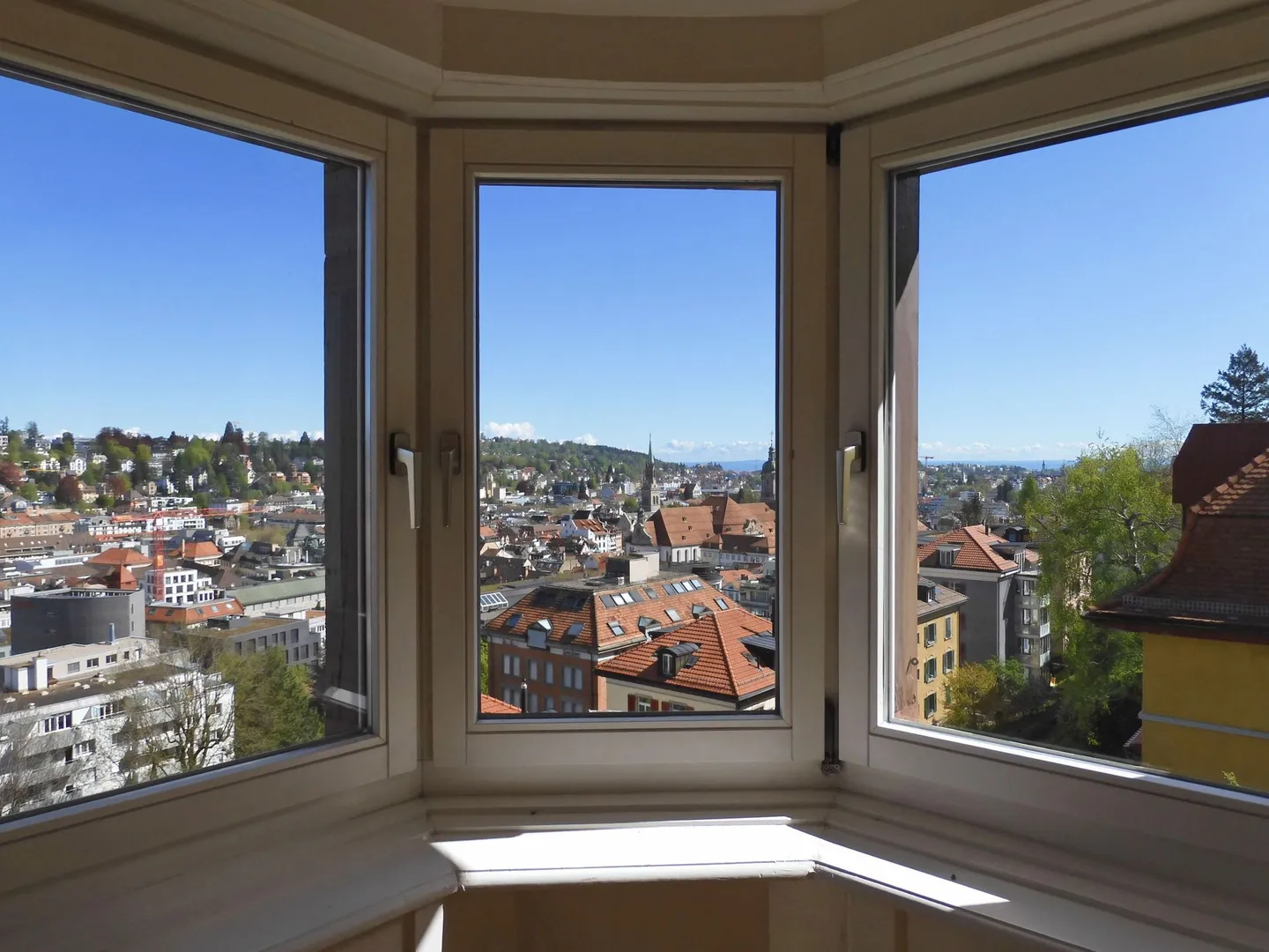 Living with a beautiful view over the city - Photo 2 of 10