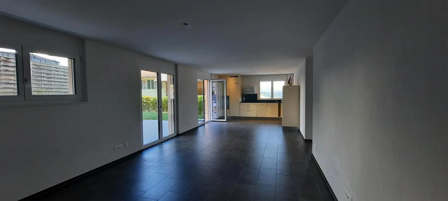 Schöne 2.5 Zimmerwohnung mit Sitzplatz zu vermieten - Foto 3 von 9