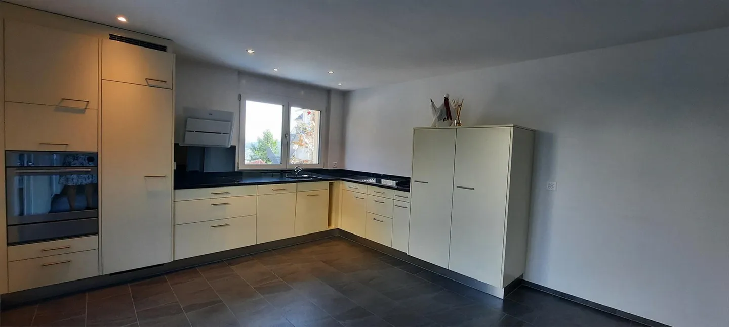 Schöne 2.5 Zimmerwohnung mit Sitzplatz zu vermieten - Foto 4 von 9