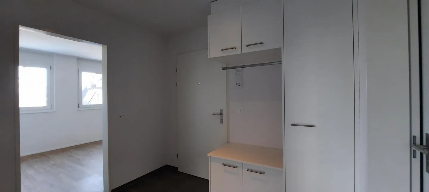 Schöne 2.5 Zimmerwohnung mit Sitzplatz zu vermieten - Foto 2 von 9