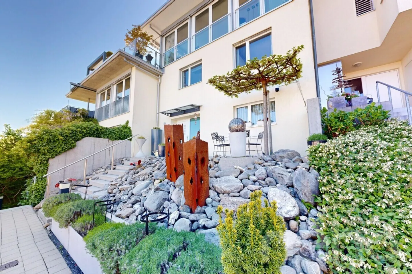 Maison de 5,5 pièces, un bijou dans un emplacement dégagé au-dessus du lac de Constance - Photo 1 sur 12