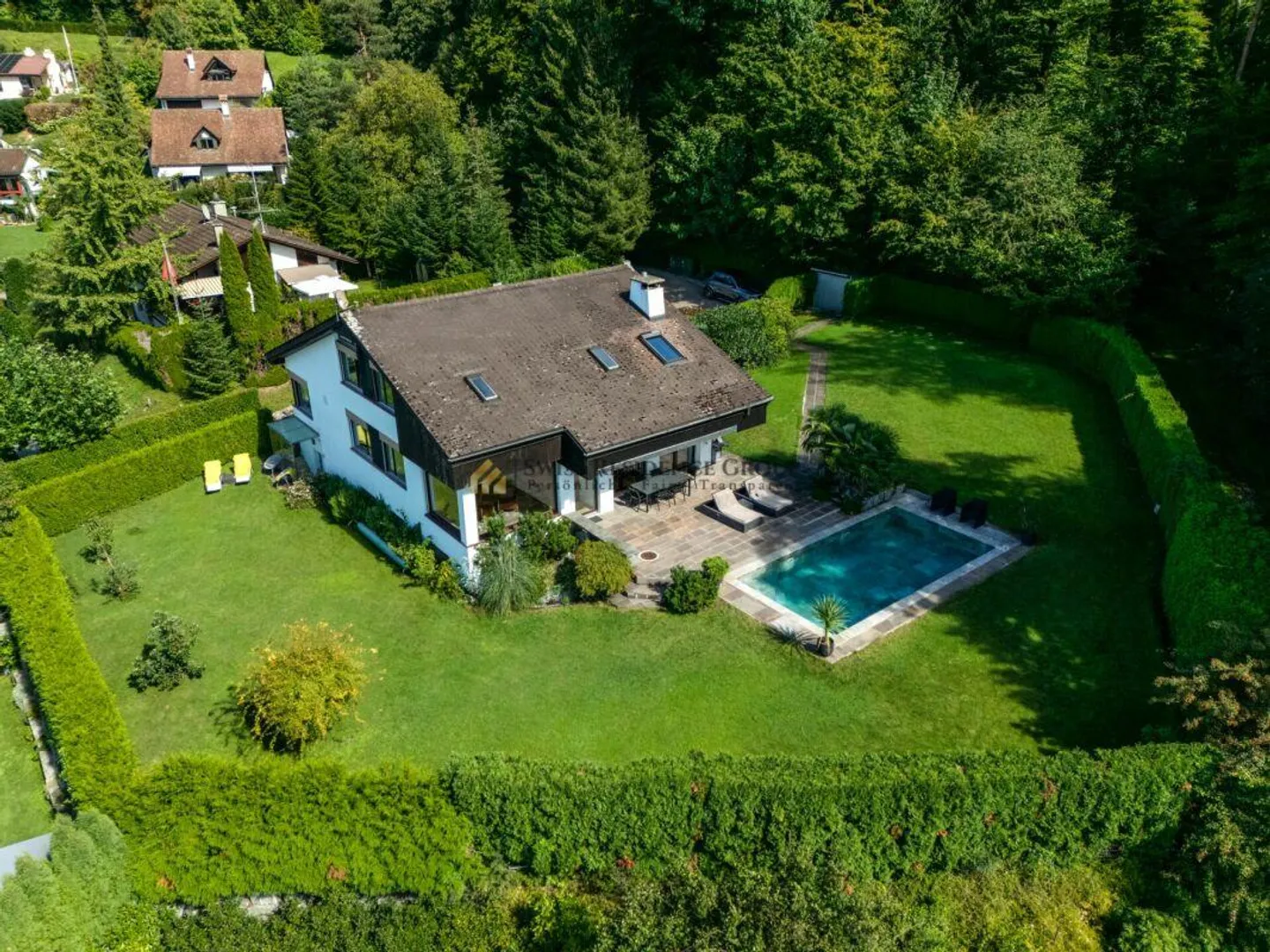 Luxuriöses Einfamilienhaus mit Pool - Foto 1 von 17