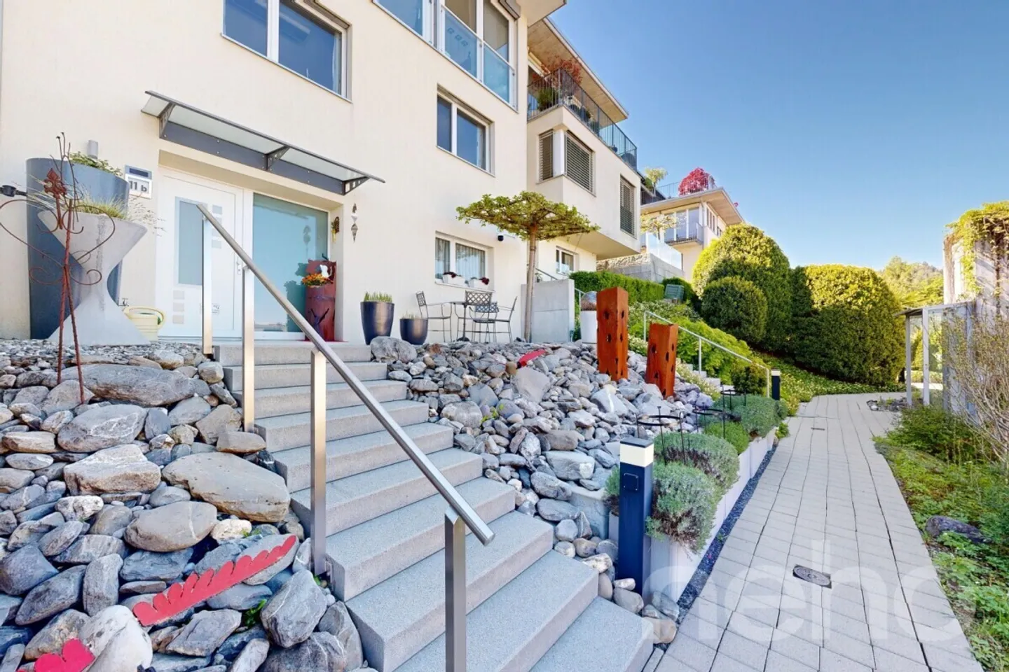 Maison de 5,5 pièces, un bijou dans un emplacement dégagé au-dessus du lac de Constance - Photo 2 sur 12
