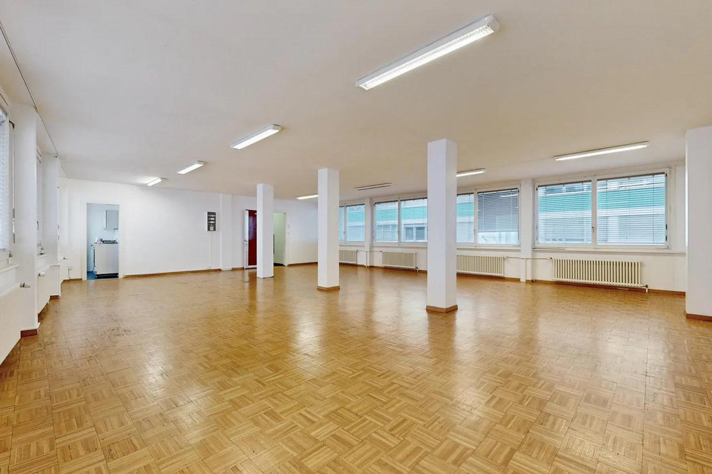 Office space in a dynamic area of Geneva - Photo 3 of 7