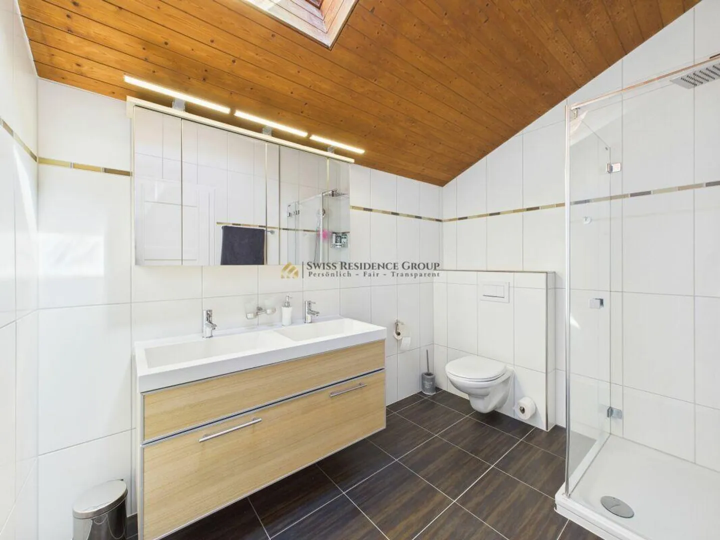Luxuriöses Einfamilienhaus mit Pool - Foto 16 von 17
