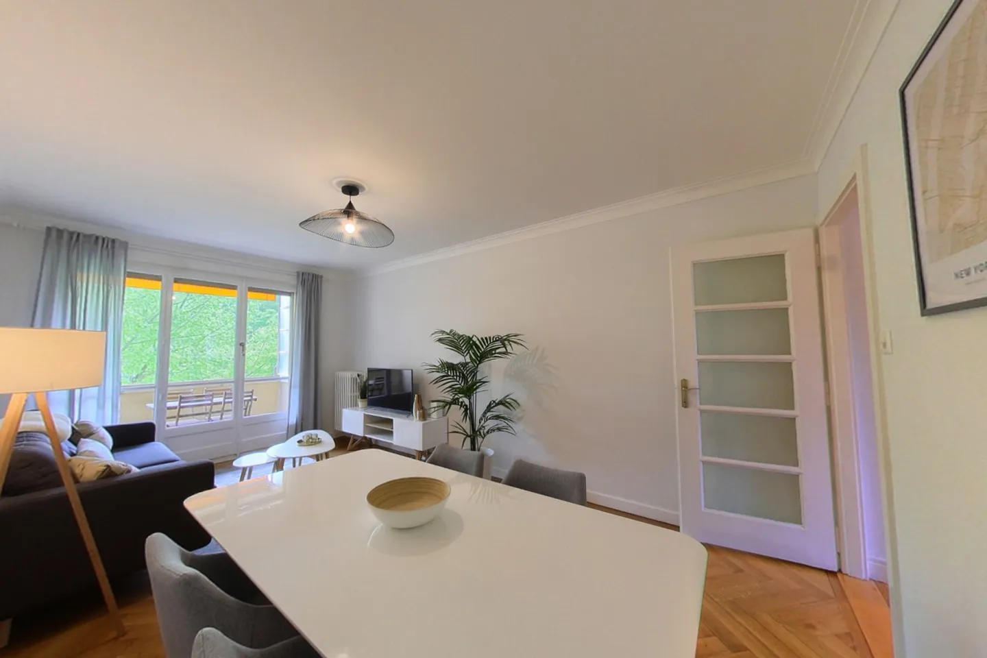 Appartement spacieux de 2 pièces avec balcon et vue sur la rivière à Genève - Photo 3 sur 15