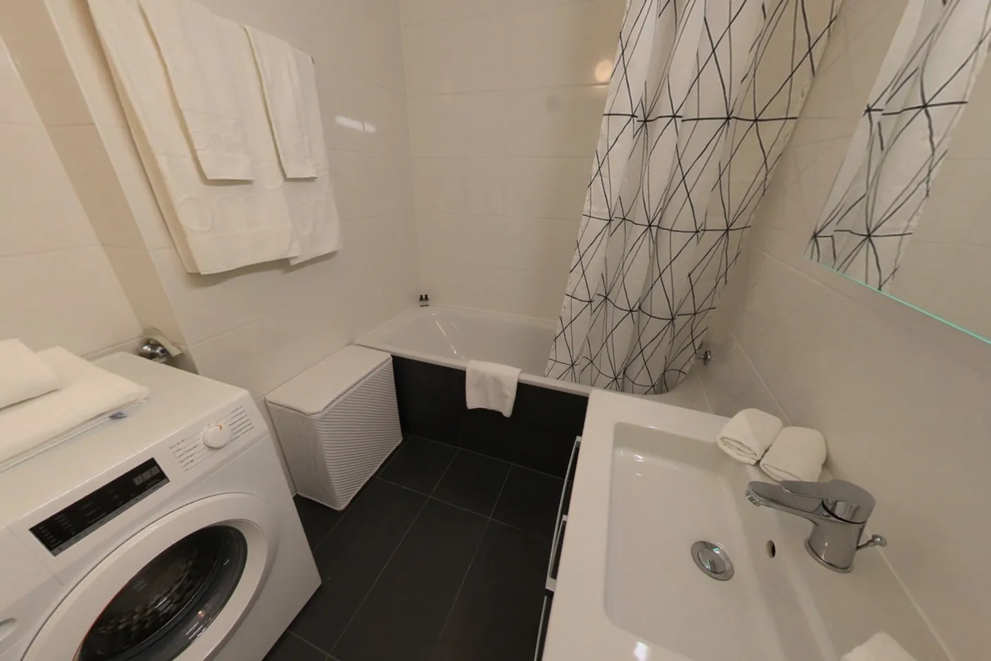 Appartement spacieux de 2 pièces avec balcon et vue sur la rivière à Genève - Photo 12 sur 15