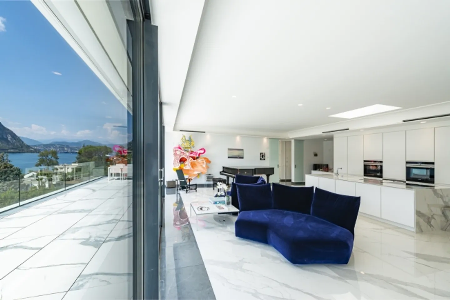 Modern Penthouse with Large Terrace - Photo 3 of 15