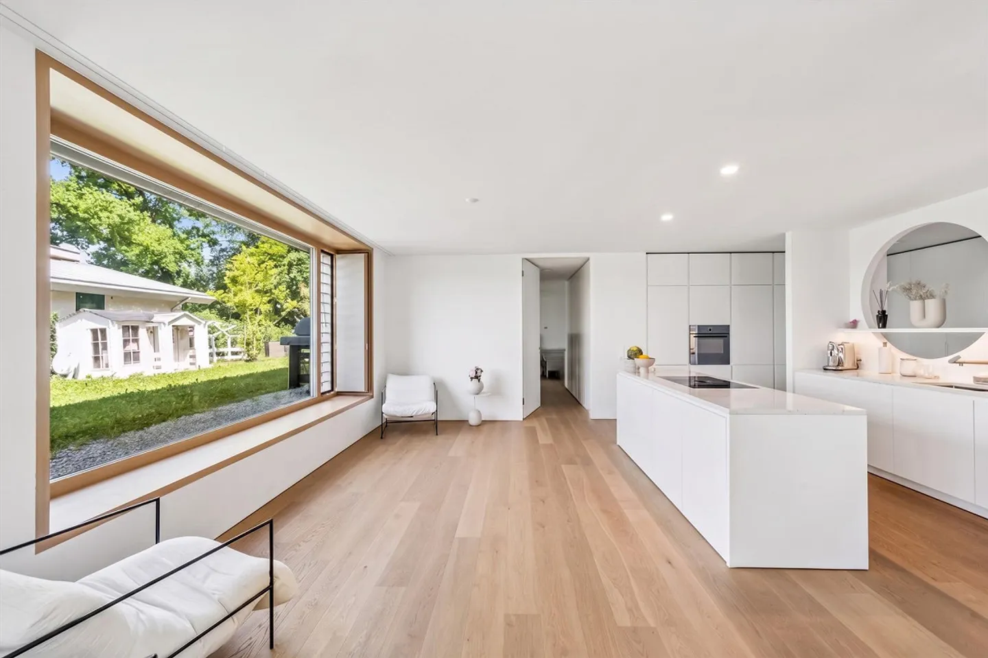 Modern living comfort meets timeless architecture - Photo 6 of 16