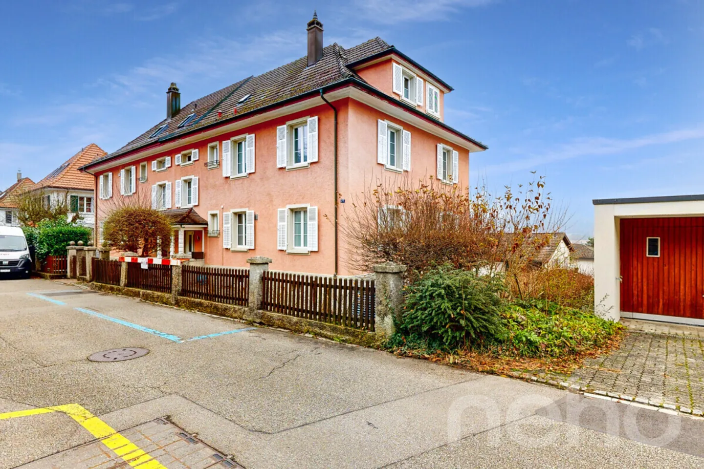 Stilvolles 9-Zimmerhaus mit Ausblick und Altbaucharme - Foto 1 von 12