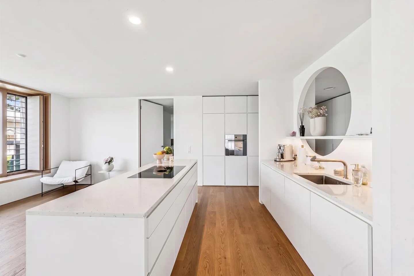 Modern living comfort meets timeless architecture - Photo 7 of 16