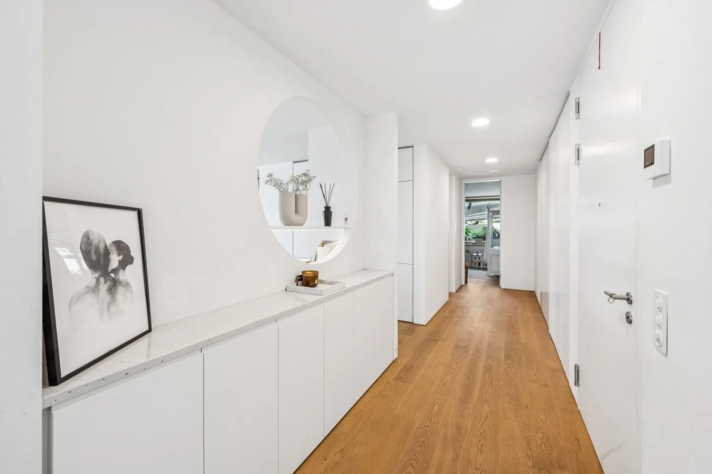 Modern living comfort meets timeless architecture - Photo 8 of 16
