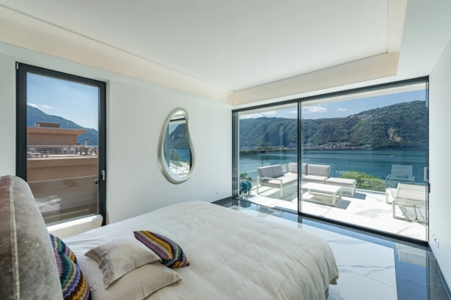 Modern Penthouse with Large Terrace - Photo 10 of 15