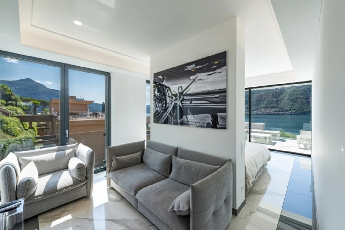 Modern Penthouse with Large Terrace - Photo 11 of 15