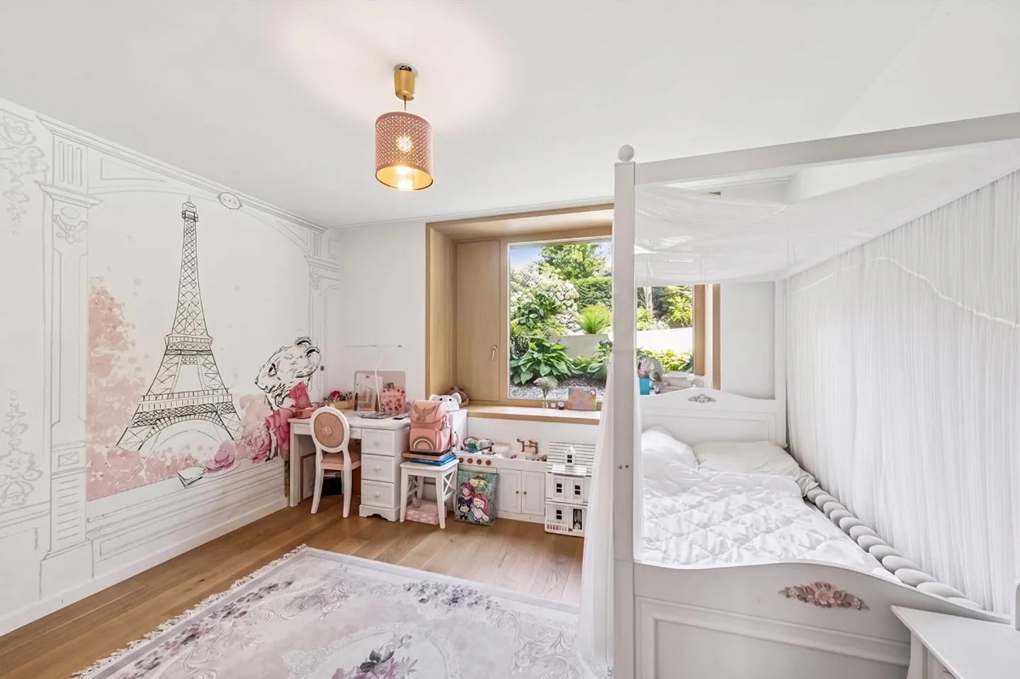 Modern living comfort meets timeless architecture - Photo 13 of 16