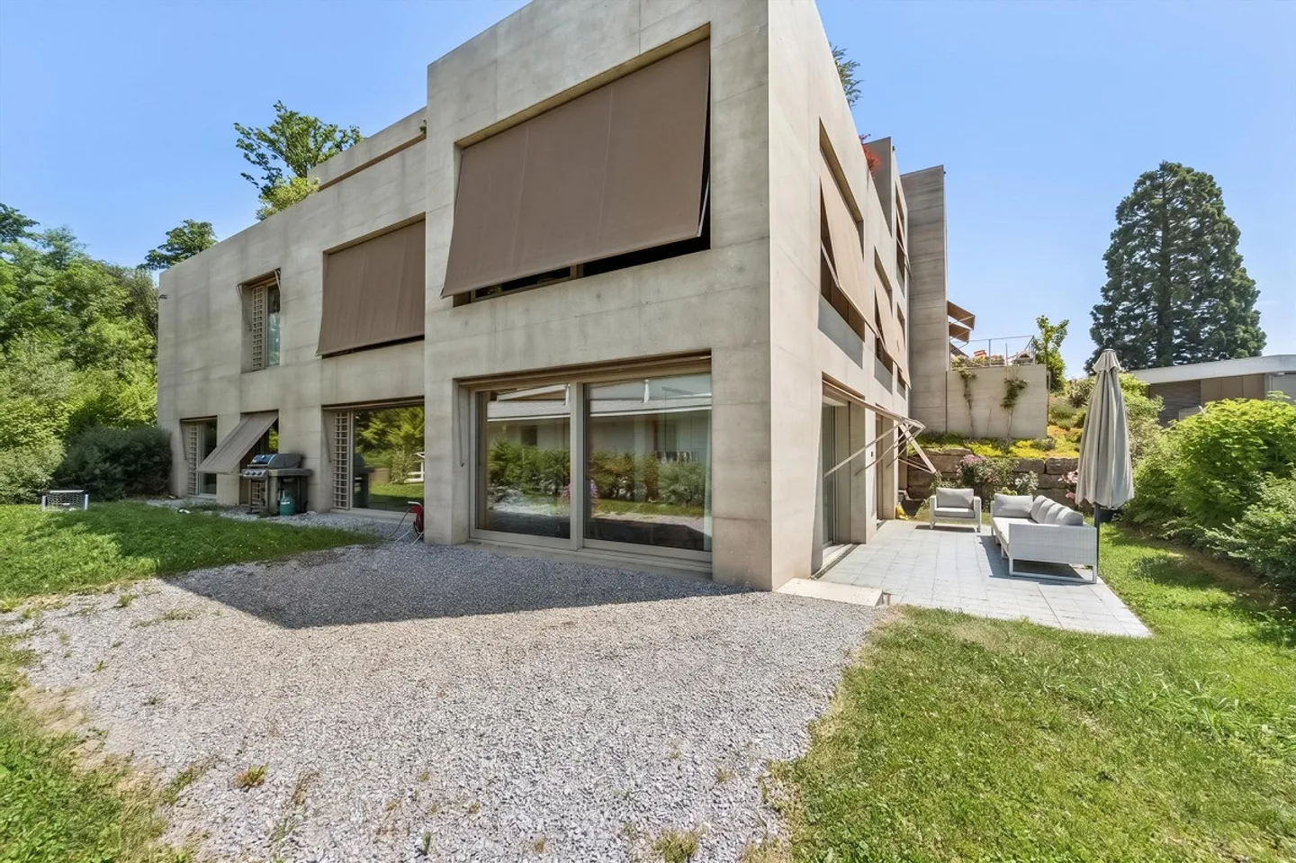 Modern living comfort meets timeless architecture - Photo 14 of 16