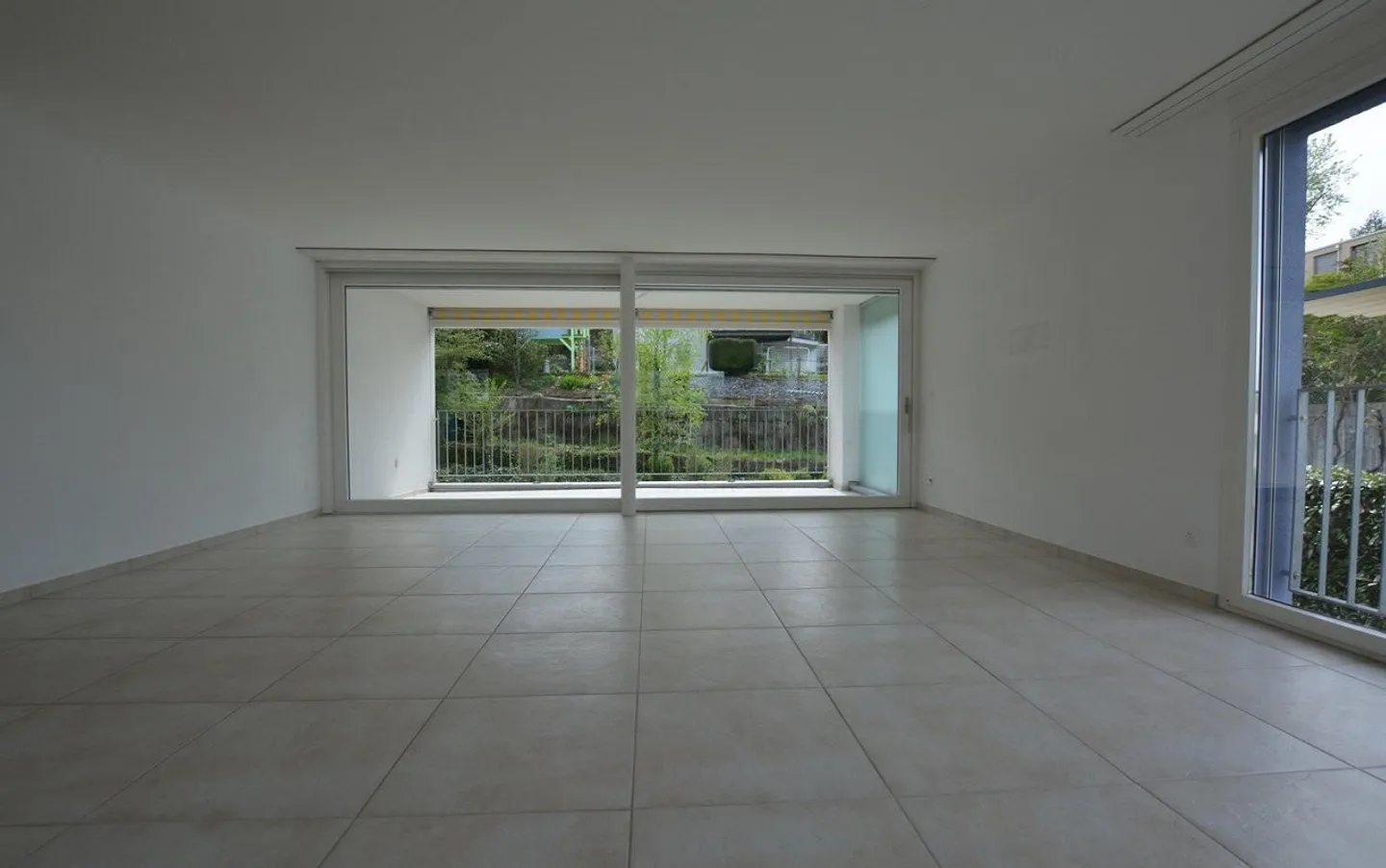 Appartamento luminoso e spazioso in una posizione tranquilla - Foto 4 di 11