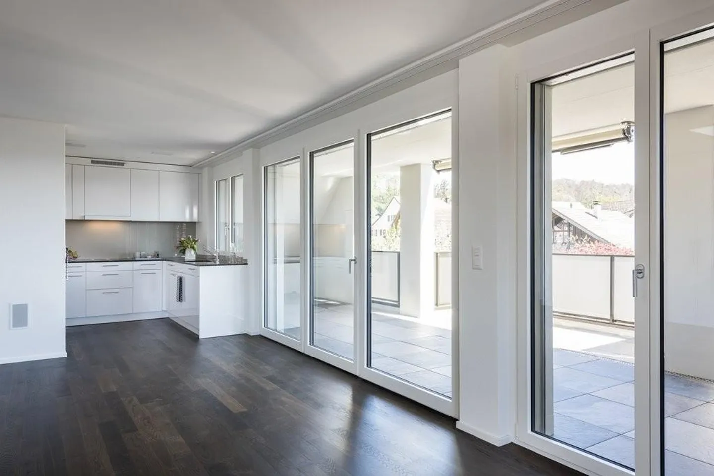 Stunning 5.5-room maisonette apartment in the green for rent - Photo 2 of 11