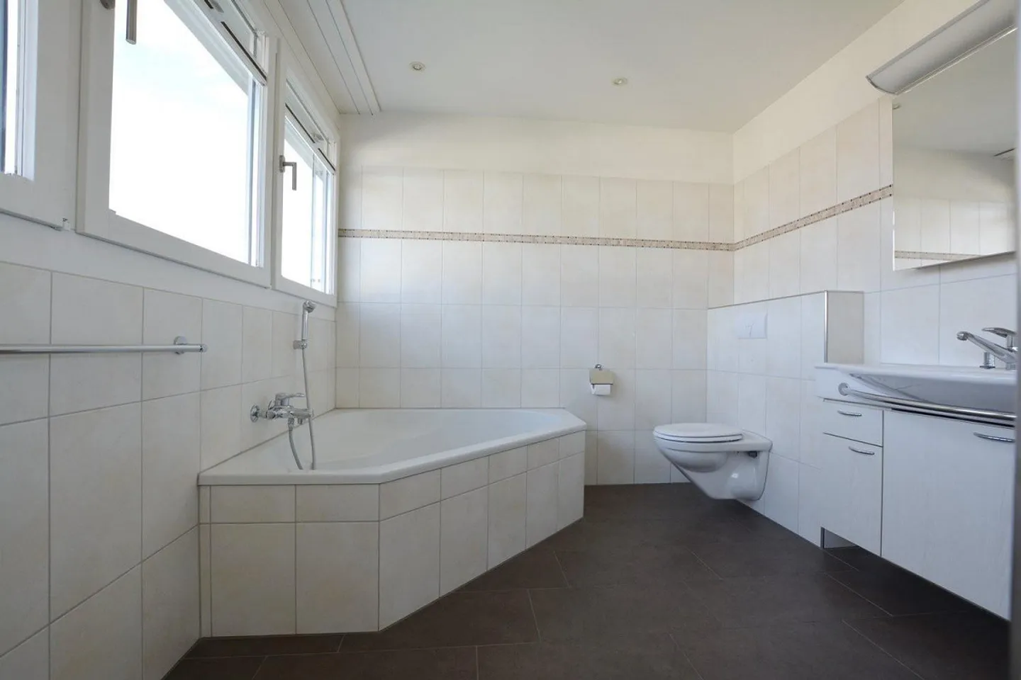 Appartamento luminoso e spazioso in una posizione tranquilla - Foto 9 di 11