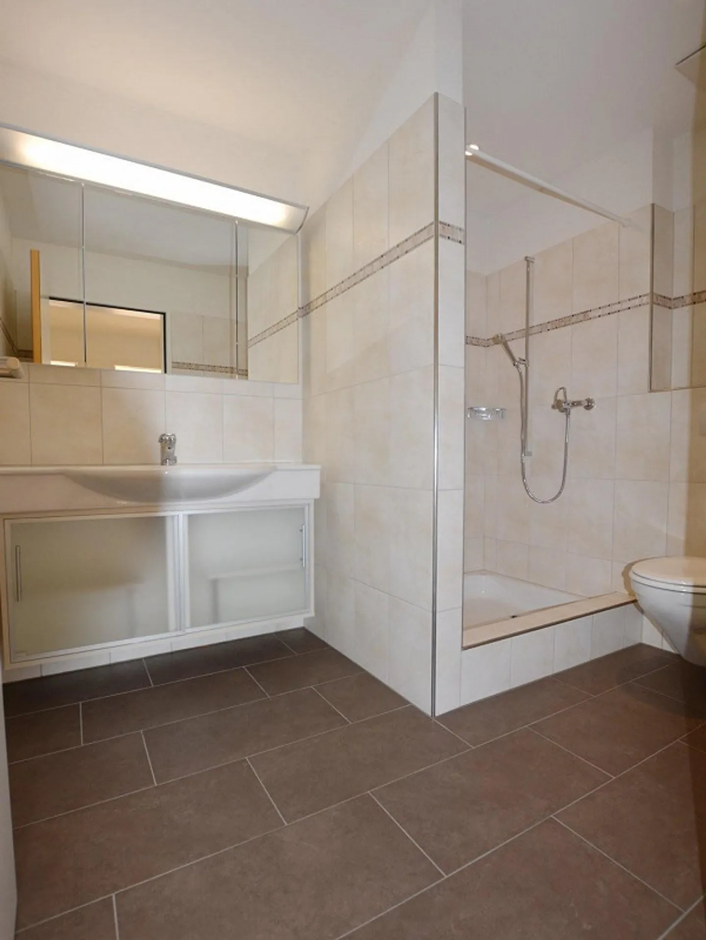 Appartamento luminoso e spazioso in una posizione tranquilla - Foto 10 di 11