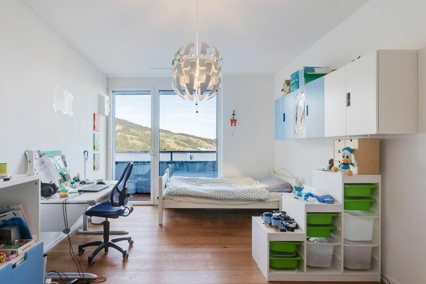 Family apartment with private garden and view of Pilatus - Photo 10 of 13