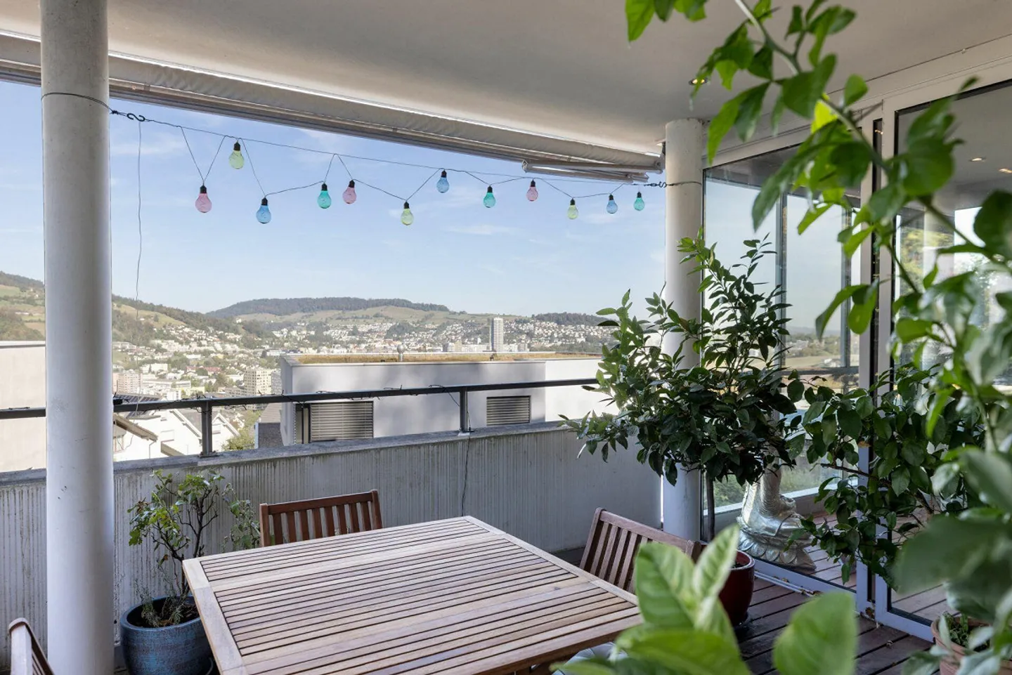 Family apartment with private garden and view of Pilatus - Photo 4 of 13
