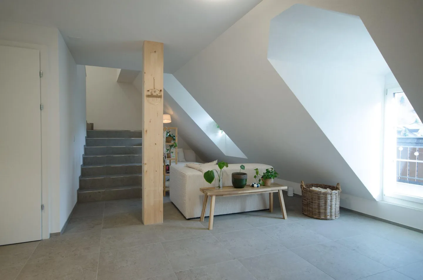 Attraktive 3.5-Zimmer-Dachwohnung mit Galerie - Photo 3 of 11