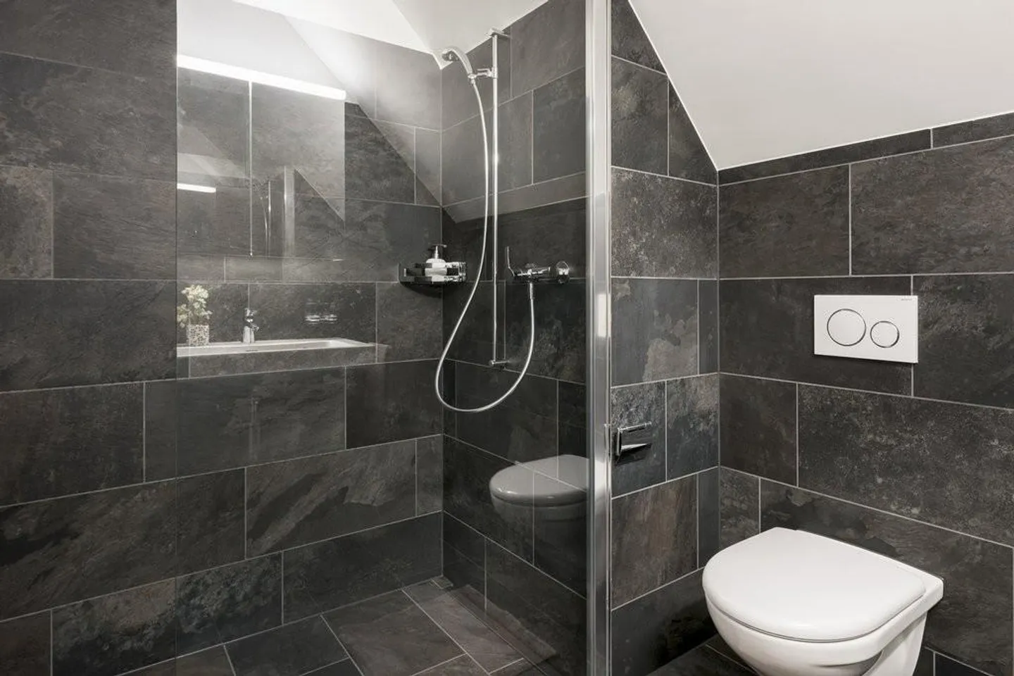 Stunning 5.5-room maisonette apartment in the green for rent - Photo 11 of 11