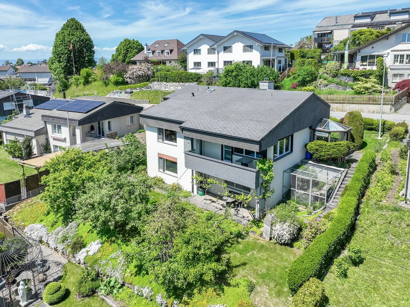 Living experience with a view and garden idyll - Photo 1 of 13