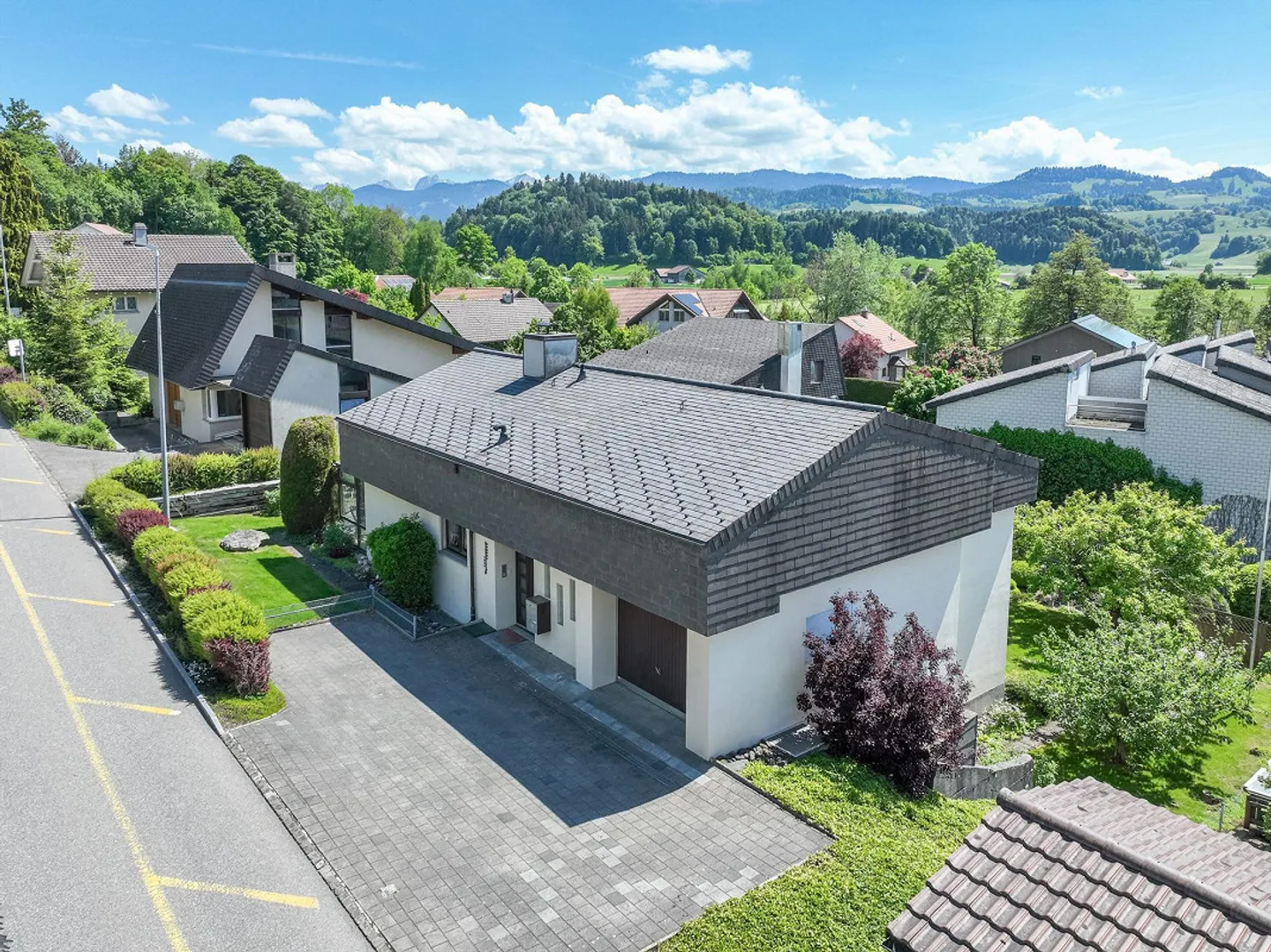 Living experience with a view and garden idyll - Photo 2 of 13