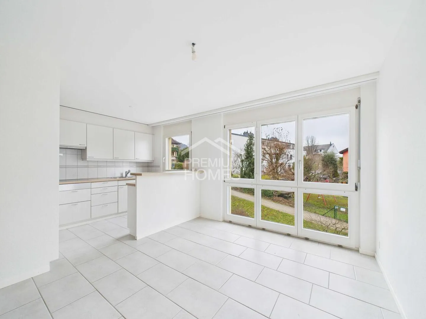 Modern, bright and central - Living with a feel-good factor - Photo 3 of 10