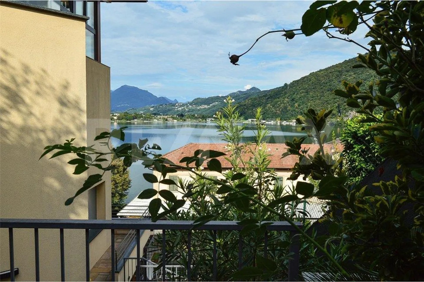 Appartamento moderno con vista lago - Foto 9 di 13