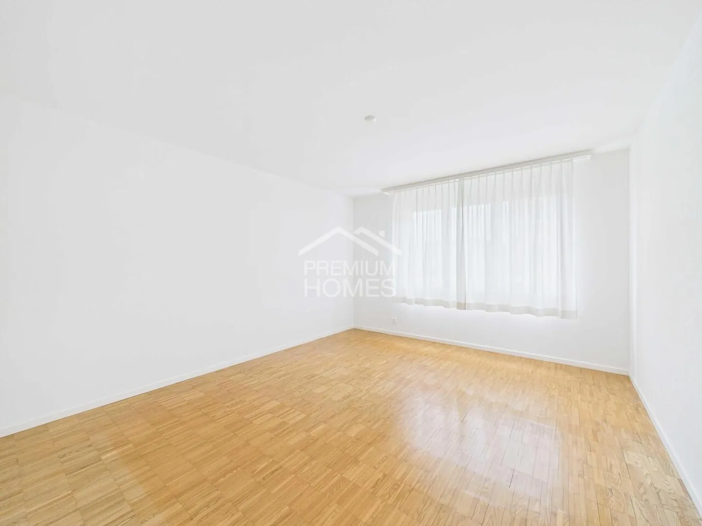 Modern, bright and central - Living with a feel-good factor - Photo 4 of 10