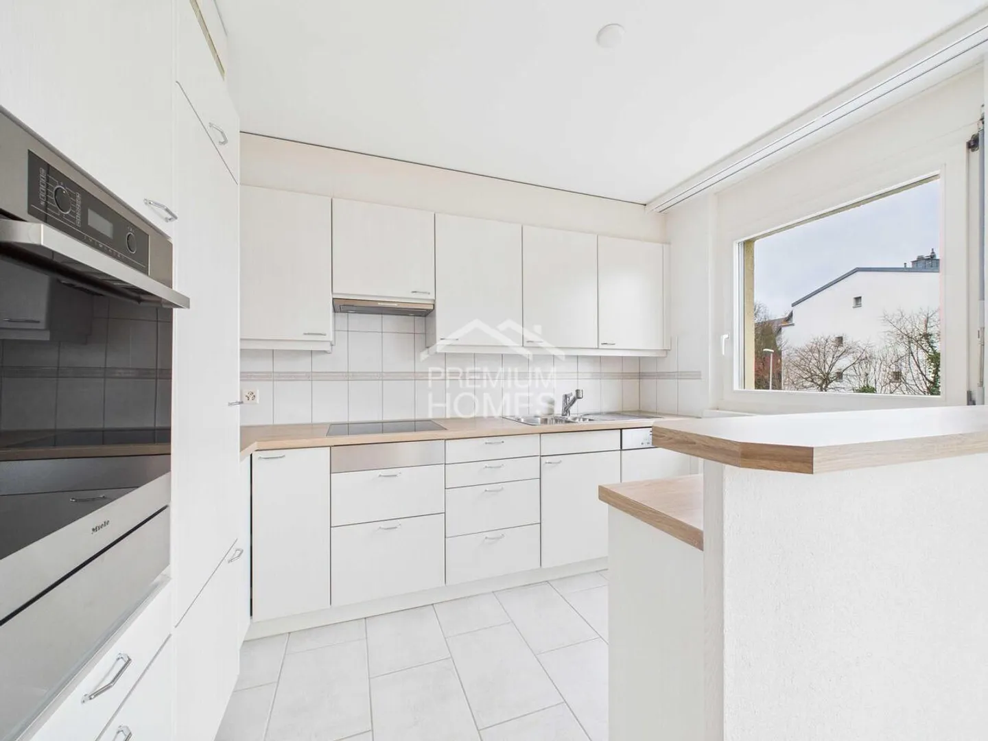 Modern, bright and central - Living with a feel-good factor - Photo 5 of 10