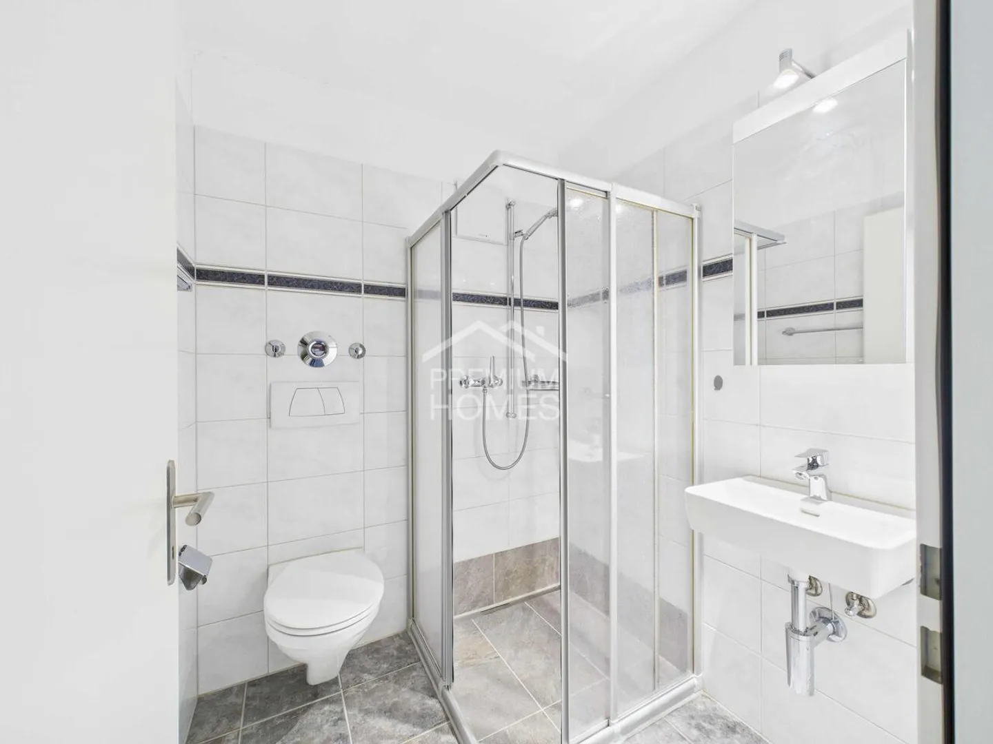 Modern, bright and central - Living with a feel-good factor - Photo 8 of 10