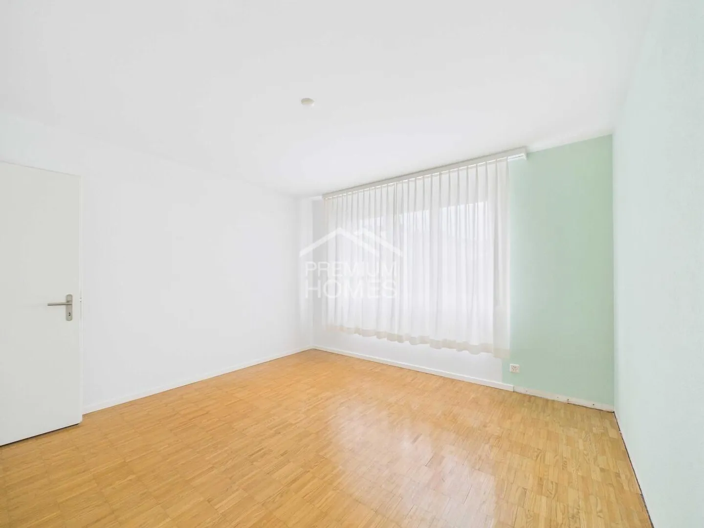 Modern, bright and central - Living with a feel-good factor - Photo 9 of 10